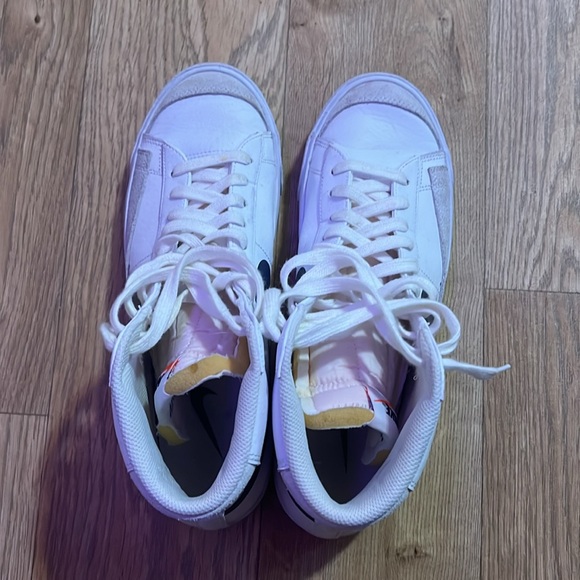 Nike Blazers - Picture 2 of 5